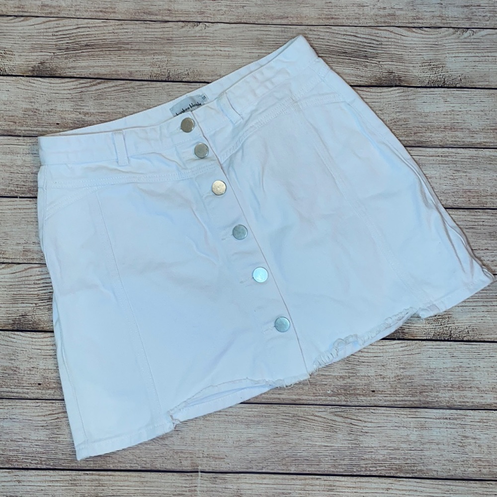 Bamboo Blonde White Jean Button Up Frayed Skirt Size 10